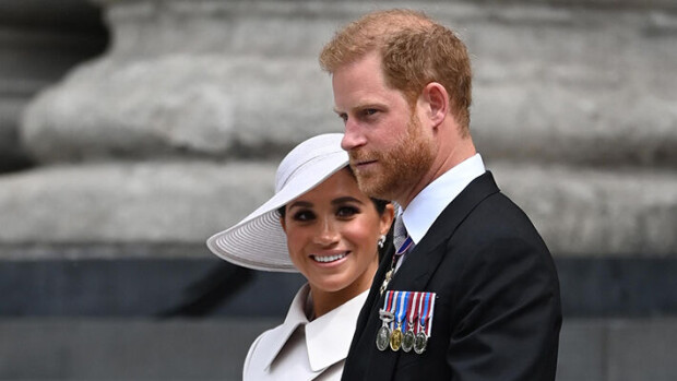Prinssi Harry rikkoi hiljaisuuden koskettavalla kirjeellä 'mummilleen' - allekirjoituksessa merkittävä yksityiskohta Prinssi Harry