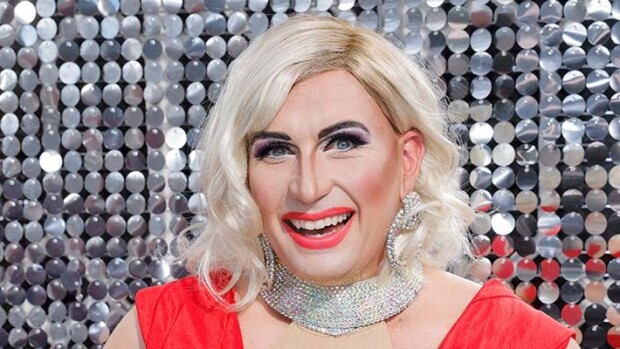 Maailmantähti Anastacia noteerasi suomalaisen drag-artistin työn - jakoi somessa taidonnäytteen marko vainio