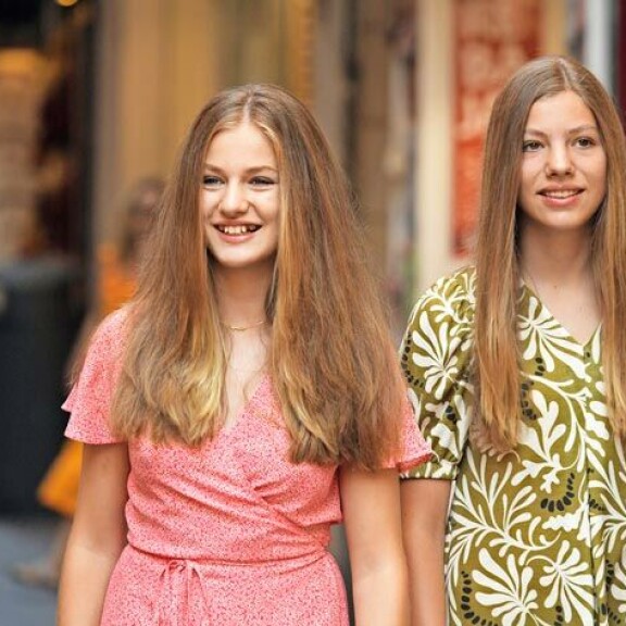 Prinsessa Sofia (oikealla – vasemmalla isosisko Leonor) aloittaa opinnot Walesissa. Prinsessa Sofia (oikealla – vasemmalla isosisko Leonor) aloittaa opinnot Walesissa.