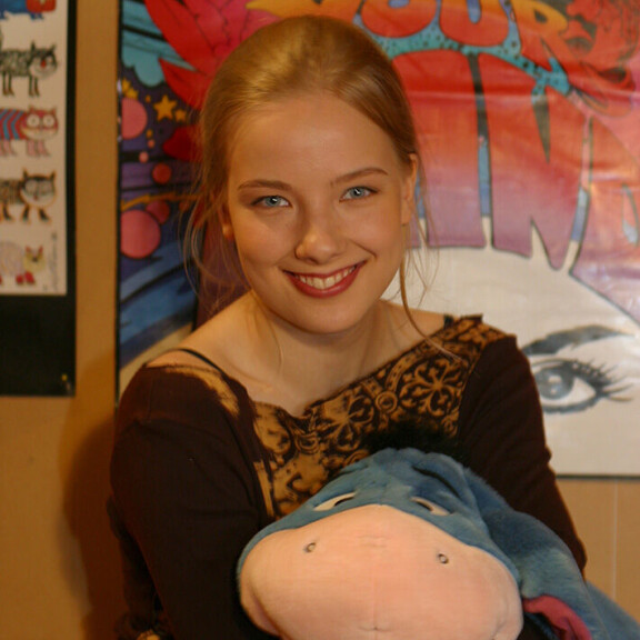 Moni muistaa Hennan Aamu Korhosen roolista, jota hän näytteli Salatuissa Elämissä vuosina 2001-2004. Henna Tanskanen