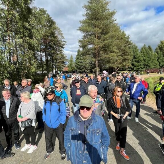Matin muistomerkki on kiinnostanut sankoin joukoin Jyväskylässä. Matin muistomerkki on kiinnostanut sankoin joukoin Jyväskylässä.