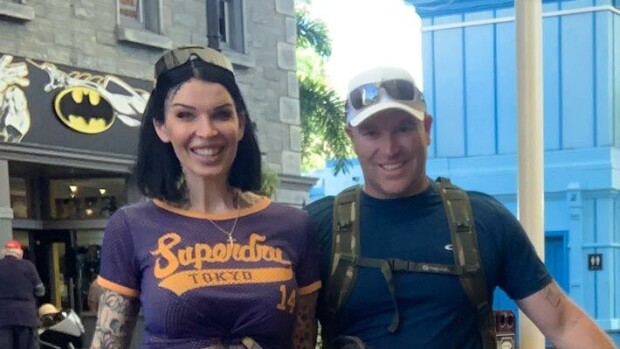 Hotellin henkilökunta hoivasi ja syötti lapsia – Sini Ariell teki irtioton Stuart-rakkaansa kanssa Sini Ariell