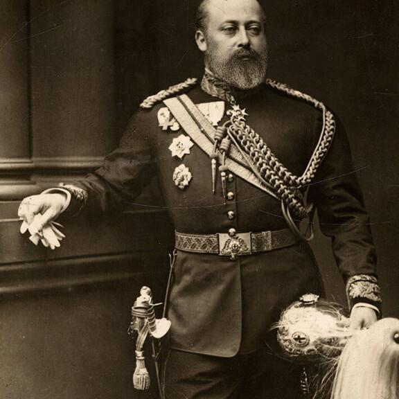 Raskaiden elämäntapojensa seurauksesta kuningas Edvard VII menehtyi jo 68-vuotiaana. Kuningas Edward VII