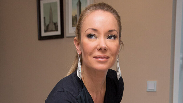 Olvi-tyttö Jenni Aholan pohjaton suru: äiti nukkui pois Jenni Ahola