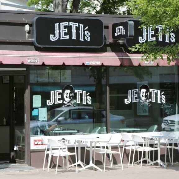 Tällä haavaa viimeinen Jeti's Kebab sijaitsee Espanjan Aurinkorannikolla Fuengirolassa. Tällä haavaa viimeinen Jeti's Kebab sijaitsee Espanjan Fuengirolassa.