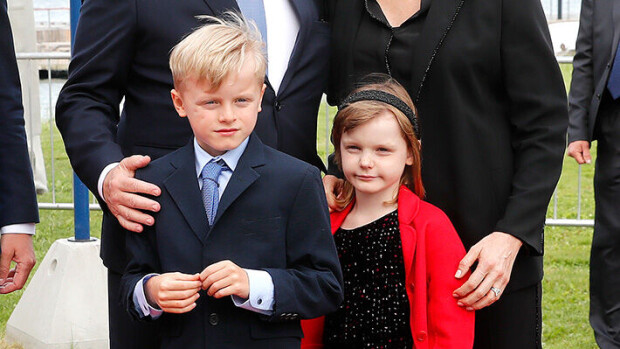 O-ou! Ruhtinatar Charlenen tytär leikkasi veljensä hiukset – tässä lopputulos Gabriella ja Jacques