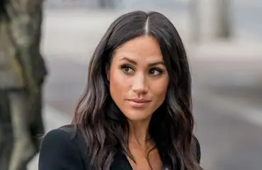 Sussexin herttuattaren valheet paisuvat - hoviasiantuntija pöyristyi Meghanin väitteistä: "Irvokasta hölynpölyä"