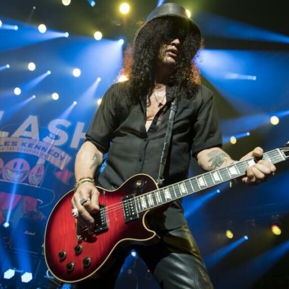 Michael Monroe kehuu hyvin tuntemansa Slashin maasta taivaisiin. – Hieno mies ja loistava kitaristi. Aina kiltti ja kohtelias, se on oikean tähden merkki. Michael Monroe kehuu hyvin tuntemansa Slashin maasta taivaisiin. – Hieno mies ja loistava kitaristi. Aina kiltti ja kohtelias, se on oikean tähden merkki.