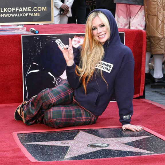 Avril Lavigne sai keskiviikkona oman tähden Walk of Famelle. Avril Lavigne sai oman tähden Walk of Famelle.