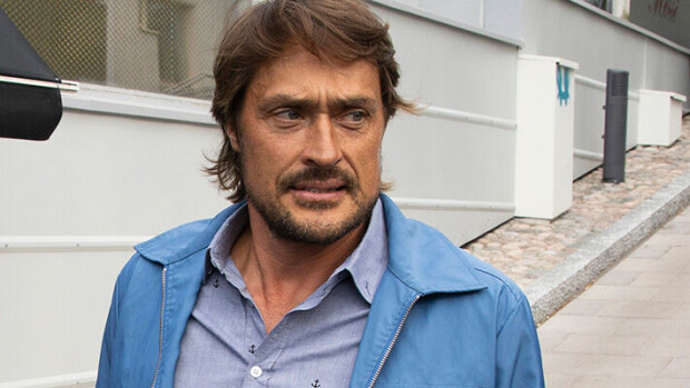 Teemu Selänteen rahasoppa sakenee - kirjailija haastoi oikeuteen palkkioista Teemu Selänne