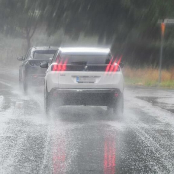 Kaisa poistui pitkän viikonlopun jälkeen Villen asunnolta vasta maanantaiaamuna. Kaisan auto