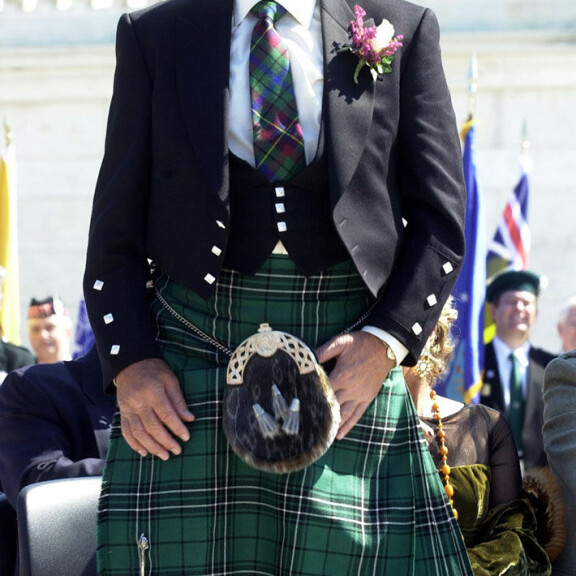 Nuorena Edinburghissa Sir Sean paiski töitä maitomiehen apupoikana ja arkun kiillottajana. Sir Sean Connery