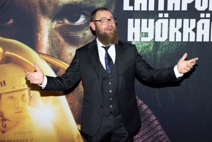 It's a wrap, purkissa on! Aleksi Mäkelä ohjasi Laitapuolen hyökkääjän. It's a wrap, purkissa on! Aleksi Mäkelä ohjasi Laitapuolen hyökkääjän.