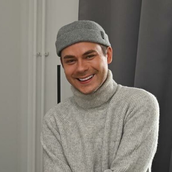 Yhdessä Karoliinan kanssa podcastia juontava Niko on varsinainen reality-konkari. Niko Saarinen