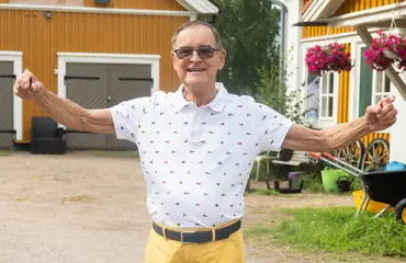 Pillerit pelastavat! 85 vuotta täyttävä Lasse Liemola puhuu terveyshuolistaan: ”Eturauhasongelmia, verenpainetta…” 