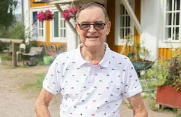 85 vuotta täyttävä iskelmälegenda Lasse Liemola teki yllättävän päätöksen: ”Erosin juuri kirkosta!” 