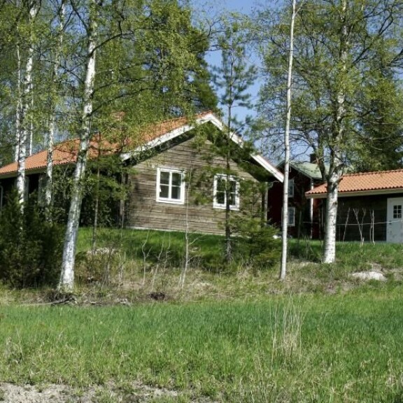 Victoria pakenee julkisuutta Ewa Westlingin piilopirttiin. mökki