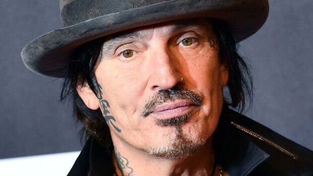 Tämän takia Tommy Lee julkaisi kuvan jortikastaan - 'Vedin perseet olalle' Tommy Lee