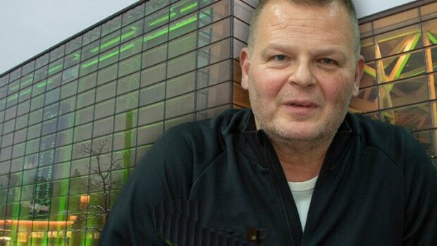 Tähtiloistoa Lahdessa! Marko Jantusesta kertovan elokuvan kutsuvierasensi-illassa hurja nimikattaus – katso kuvat punaiselta matolta Jarna