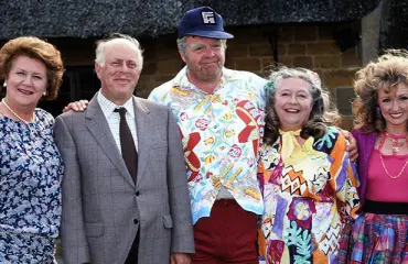 Pokka pitää -tähtikaarti harvenee - Onslow-näyttelijän kohtalo järkytti kollegat: "Kuulimme kuolemasta viiveellä"