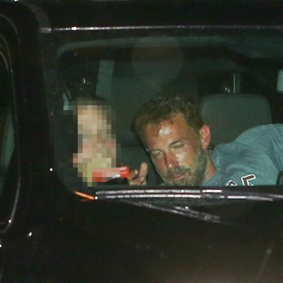 Hohhoi, kylläpä väsyttää! Kolmepäiväiset häät ryydyttivät Ben Affleckin – uniset kuvat julki! Ben Affleck