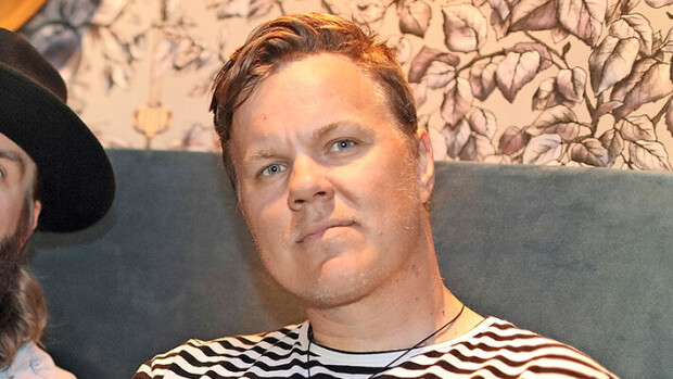 Sohvaperuna Osku Valtonen on eronnut: 'Pelottaa ja ahdistaa' Osku Valtonen