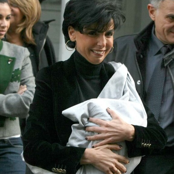 Rachida Dati kuvattuna vastasyntyneen tyttärensä kanssa vuonna 2009. Rachida Dati