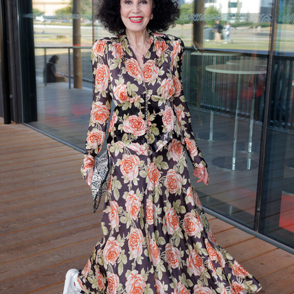 Lenitalta julkaistiin aiemmin tänä vuonna Noitanaisen ilosanoma -kirja. Lenita