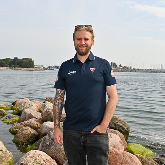 Joel kertoi hymyillen kuulumisiaan Seiskalle Atlantin yli -sarjan mediatilaisuudessa. Joel Harkimo