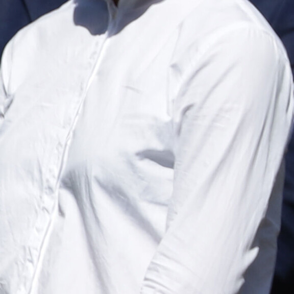 Tytär Jenni Loiri veljensä Joonaksen hautajaisissa. Jenni Loiri