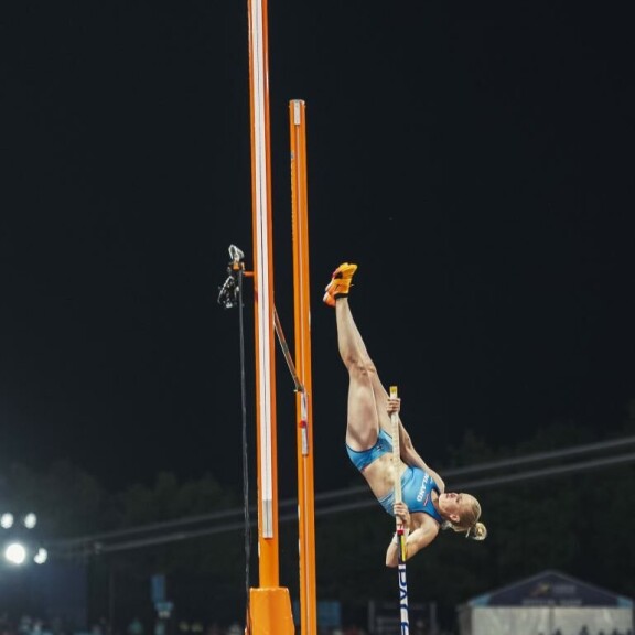 Tässä syntyy suomalaista yleisurheiluhistoriaa: Wilma Murto vääntää väkisin Münchenin Olympiastadionilla Suomen ennätyksen kolmesti uusiksi ja voittaa samalla sensaatiomaisen Euroopan mestaruuden tuloksella 485. Tässä syntyy suomalaista yleisurheiluhistoriaa: Wilma Murto vääntää väkisin Münchenin Olympiastadionilla Suomen ennätyksen kolmesti uusiksi ja voittaa samalla sensaatiomaisen Euroopan mestaruuden tuloksella 485.
