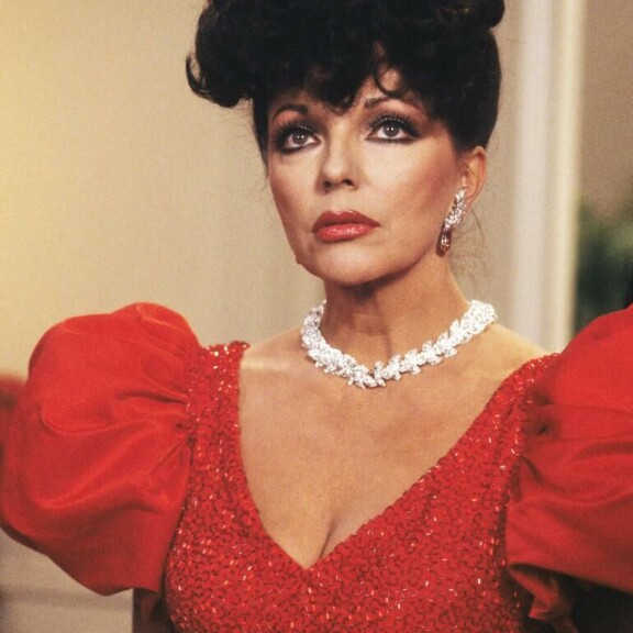 Tältä Joan näytti Dynastia-sarjassa 1980-luvulla. Joan collins