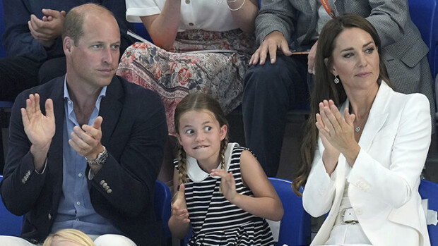 Seitsenvuotias prinsessa Charlotte ilmeili edustustapahtumassa – kuvat! William, Charlene ja Catherine