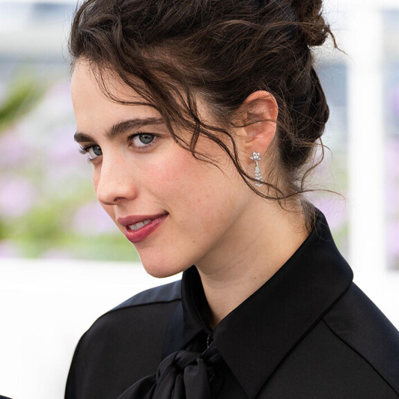 Pete Davidson on oikea sarjadeittailija - tällaisia ovat Kim Kardashianista eronneen koomikon suhdesutinat margaret qualley