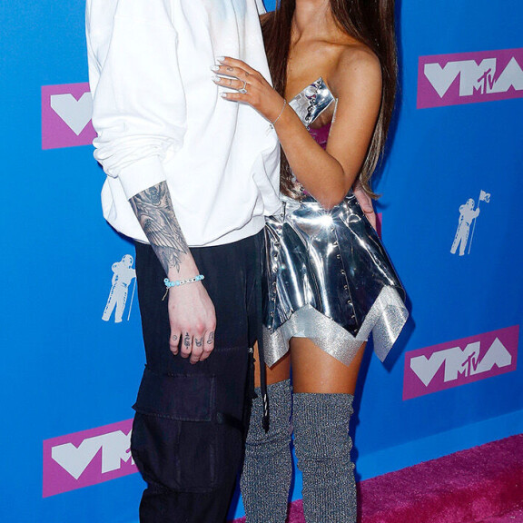 Pete Davidson on oikea sarjadeittailija - tällaisia ovat Kim Kardashianista eronneen koomikon suhdesutinat Pete ja Ariana