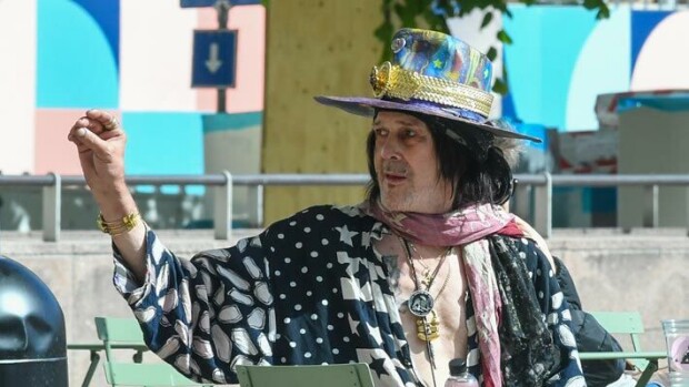 Angelasta eronnut Andy McCoy löysi naisseuralaisen: juomaharrastus yhdistää – kuvat! Andy McCoy