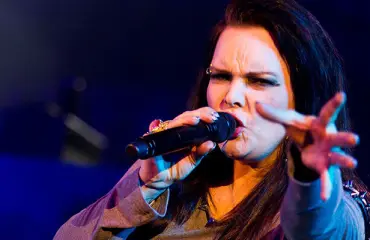 Nightwishin ex-solisti Anette Olzonilta hääpaljastus: ”Ällistytimme kaikki”
