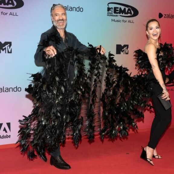 Suloisella pariskunnalla vaikuttaa aina olevan hauskaa yhdessä. Rita Ora ja Taika Waititi