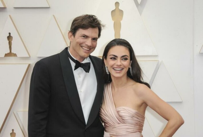 Aviopari Ashton Kutcher ja Mila Kunis tutustuivat aikoinaan 70's Show -suosikkisarjan kuvauksissa. Aviopari Ashton Kutcher ja Mila Kunis tutustuivat aikoinaan 70's Show -suosikkisarjan kuvauksissa.