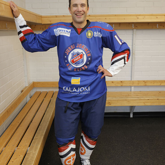 Jussi Jokisen jäähyväisottelun iloinen tunnelma välittyi myös Tuomon kasvoilta. Tuomo Ruutu