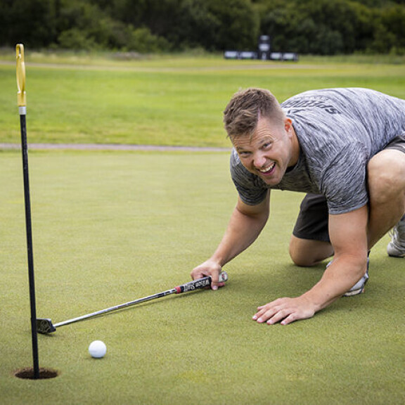 Juha golfasi Unibet-pr-tapahtumassa Tallinnan kupeessa. Juha Perälä