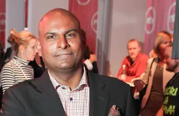Tältä takavuosien suosikkijuontaja Tino Singh näyttää nyt - kuvat