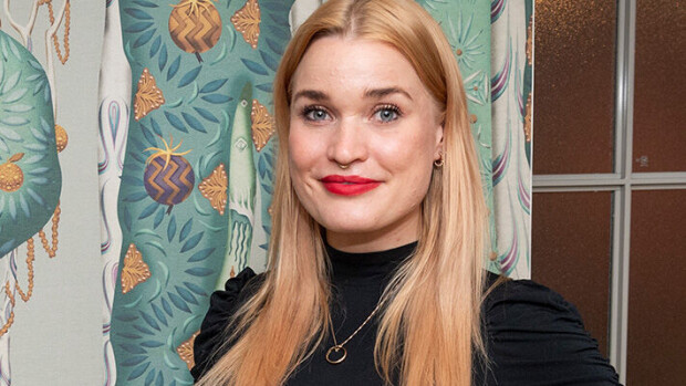 Tatuoitu könsikäs! Iida Ketola paljastaa kultansa kinasteluvideolla: 'Mäki siivoon joka päivä!' Iida Ketola