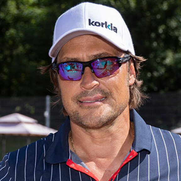 Seiska uutisoi sunnuntaina (31.7.) Teemun ja tämän Sirpa-vaimon riidelleen kiihkeästi yökerhon jonossa viime viikonloppuna. Teemu Selänne