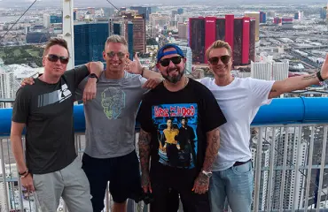 Hunksit toteuttavat Esko Eerikäisen pahimman pelon: "Hirvittää olla tässä!" - Katso video