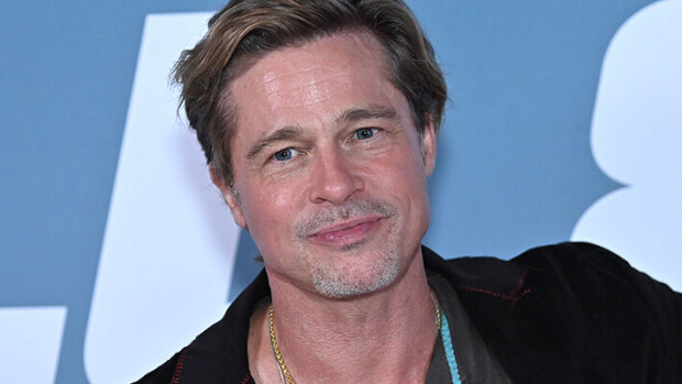 Villiä sinkkuelämää! Sokkotreffaileva Brad Pitt, 58, bongattiin hammas lohjenneena nuoren kaunottaren seurasta Brad Pitt
