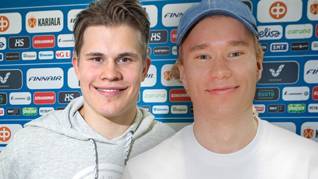 Mitä sonneja! Huipputreenatut Jesse Puljujärvi ja Jaakko Parkkali poseeraavat puolialasti Jesse Puljujärvi ja Jaakko Parkkali