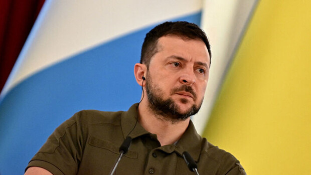 Ukrainan presidentti yllätti poseeraamalla Voguessa - valtava kritiikkivyöry: 'Sotilaita kuolee...' Volodymyr Zelensky