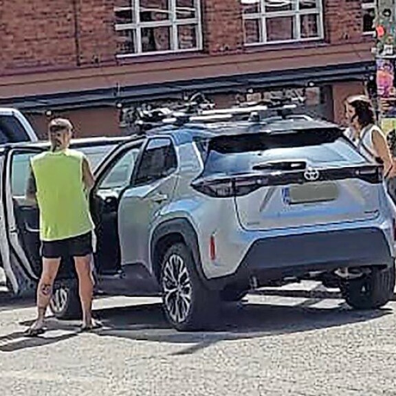 Viikon Kääk-juorut: Hankalat ajokengät – Elina Gustafssonin ja Ansku Bergström autoilu herätti huomiota Elina ja Ansku