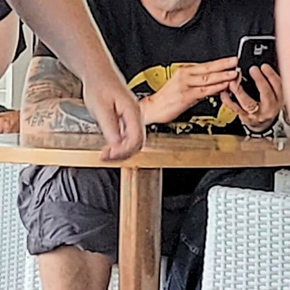 Viikon Kääk-juorut: Hankalat ajokengät – Elina Gustafssonin ja Ansku Bergström autoilu herätti huomiota Jussi Lampi